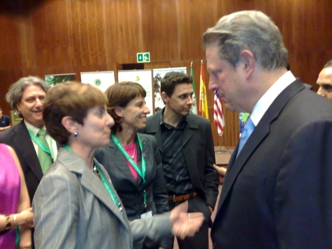 Argazkia: Think Gaurko ordezkaritzak Al Gore agurtzen du 
