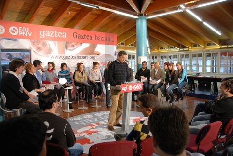 Argazkia: Jos Luis Bilbao transizio garaiaren hasieran EGIko arduraduna izan zen 