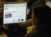 Argazkia: Partaide bat lanean www.eaj-pnv.eu web orrialde berriarekin