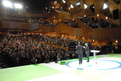 Foto: Iigo Urkullu y el Lehendakari Ibarretxe juntos en el escenario 